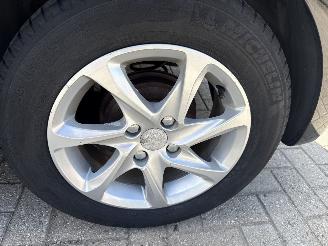 Peugeot 208 1.2 PURETECH STYLE LICHTE SCHADE! 99065 NAP 2015  2650 EURO picture 7