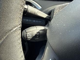 Peugeot 208 1.2 PURETECH STYLE LICHTE SCHADE! 99065 NAP 2015  2650 EURO picture 14