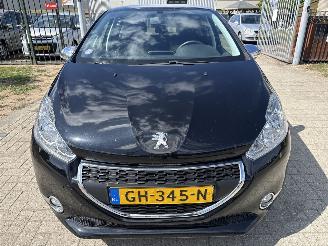 Peugeot 208 1.2 PURETECH STYLE LICHTE SCHADE! 99065 NAP 2015  2650 EURO picture 6