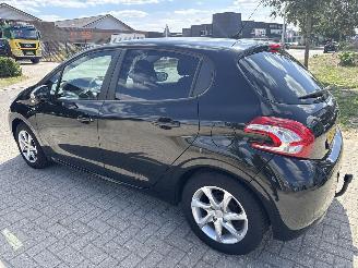 Peugeot 208 1.2 PURETECH STYLE LICHTE SCHADE! 99065 NAP 2015  2650 EURO picture 3