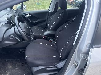 Peugeot 208 1.2 VTI BLEU PARKEERSCHADE! BOUWJAAR 2012  1750 EURO VAST picture 6