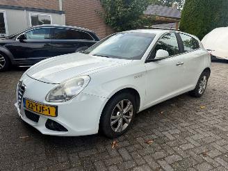 uszkodzony samochody osobowe Alfa Romeo Giulietta 1.6 JTDM DISTINCTIVE 2012/2