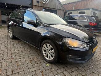 Vaurioauto  passenger cars Volkswagen Golf 1.6 TDI 2015/6