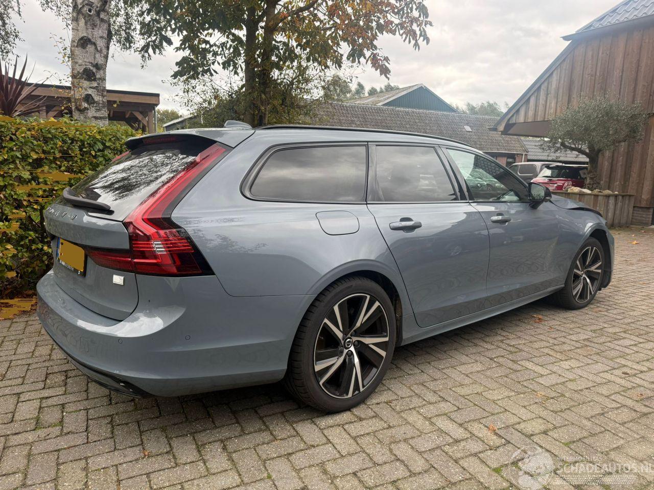 Volvo V-90 2.0 T6 AWD PLUGIN PANO HARMAN/KARDON