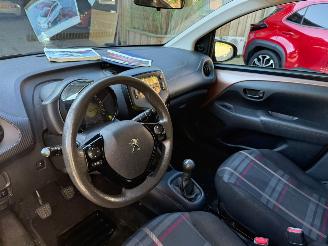 Peugeot 108 1.0 E-VTI 5DRS AIRCO picture 16