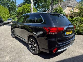Damaged car Mitsubishi Outlander 2.0PHEV  PLUGIN PREMIUM LUXE UITVOERING 2016/12