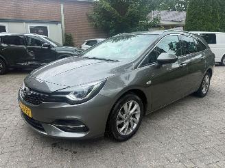 škoda osobní automobily Opel Astra SPORTS ELEGANCE 1.2 LUXE UITVOERING LEDER NAVI KEYLES STOELVERWARMING 2020/11
