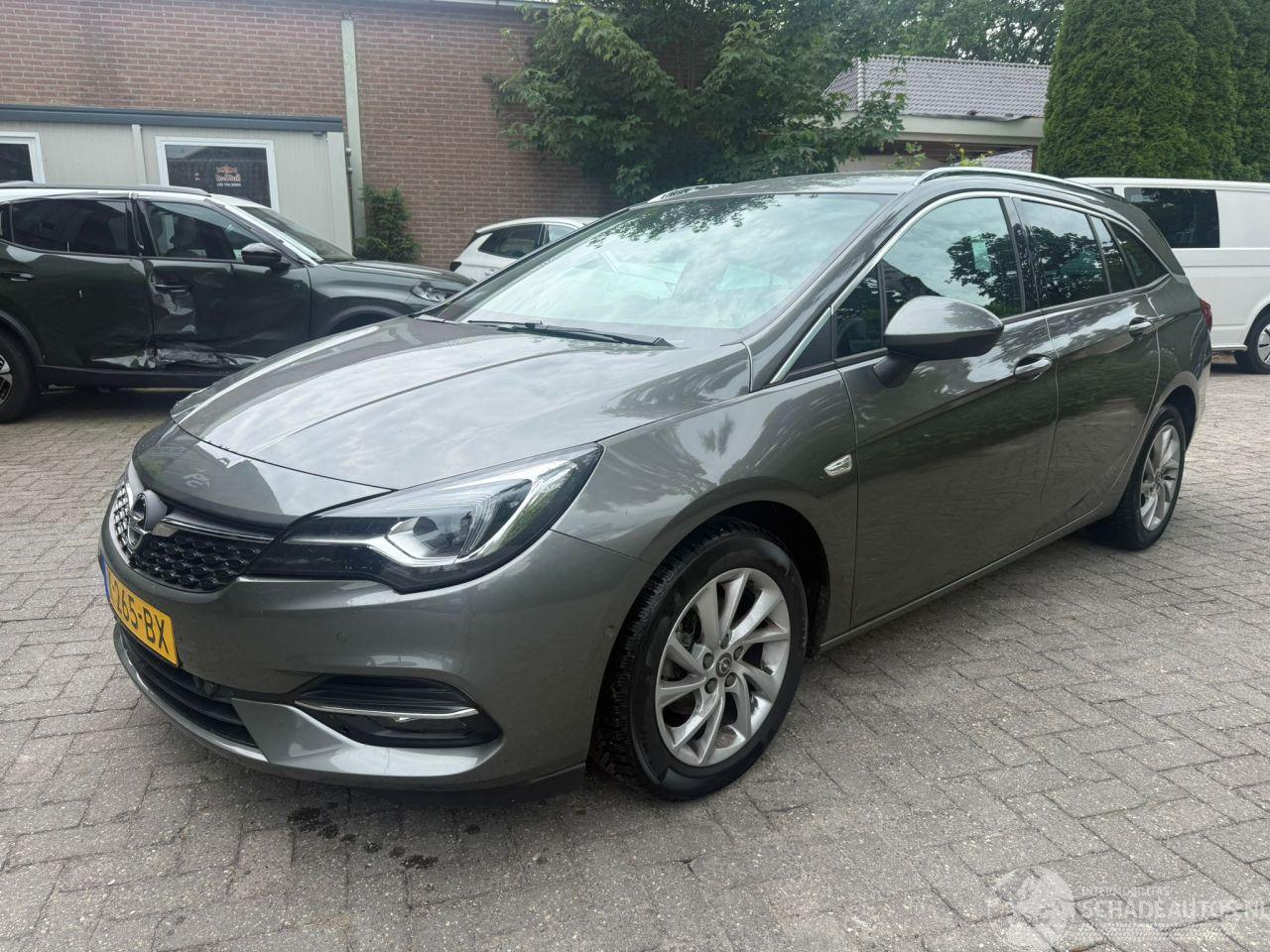Opel Astra SPORTS ELEGANCE 1.2 LUXE UITVOERING LEDER NAVI KEYLES STOELVERWARMING
