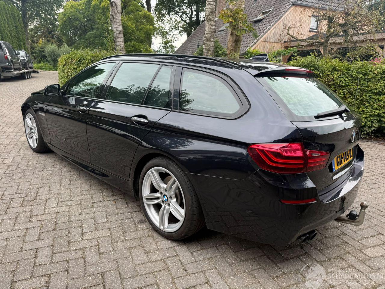 BMW 5-serie 520I M  AUT PANO LEDER NAP
