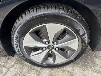 Hyundai Ioniq EV SOH 100% NAVI CAMERA picture 14