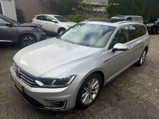 uszkodzony samochody osobowe Volkswagen Passat 1.4 TSI GTE HIGHLINE PANO 2015/11