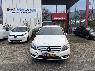 Vaurioauto  passenger cars Mercedes B-klasse B 200 CDI 2013/5