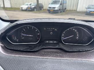 Peugeot 2008 1.2 VTI ACTIVE PACK AUTOMAAT RIJDBARE SCHADE picture 13