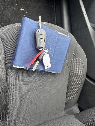 Peugeot 2008 1.2 VTI ACTIVE PACK AUTOMAAT RIJDBARE SCHADE picture 15