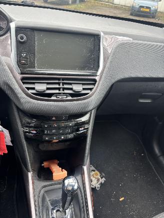 Peugeot 2008 1.2 VTI ACTIVE PACK AUTOMAAT RIJDBARE SCHADE picture 16