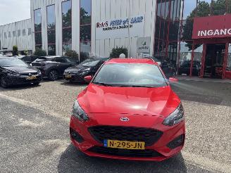 Schadeauto Ford Focus 1.0 ECOBOOST HYB ST LINE X BUSINE 2021/10