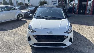 uszkodzony samochody osobowe Hyundai I-10 1.0i blue comfort smart 5p 49kW 2023/1