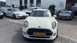 Vaurioauto  passenger cars Mini Cooper 1.5 COOPER BUSINESS 2016/2