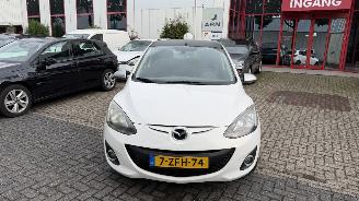 damaged passenger cars Mazda 2 1.3 SILVER EDITION 2014/12
