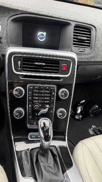 Volvo V-60 TWIN ENGINE 2.4 D5 R-DESIGN picture 13