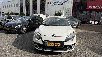 Coche accidentado Renault Mégane 1.5 DCI AUTOMAAT SCHADE AAN DORPEL 2013/4