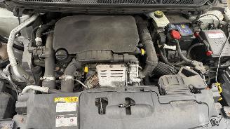 Peugeot 308 1.2 E-THP BLUE LEASE picture 18