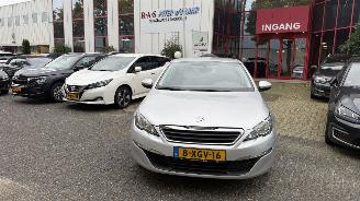 Unfallwagen Peugeot 308 1.2 E-THP BLUE LEASE 2014/7