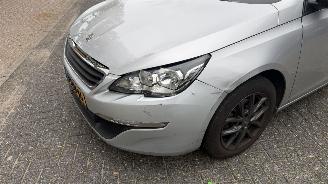 Peugeot 308 1.2 E-THP BLUE LEASE picture 3