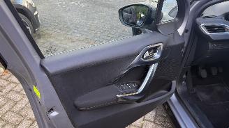 Peugeot 2008 1.2 PURETECH BLUE LE picture 12