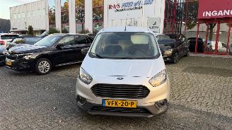 uszkodzony samochody osobowe Ford Transit COURIER 1.5 TDCI TREND DURAT 2020/2
