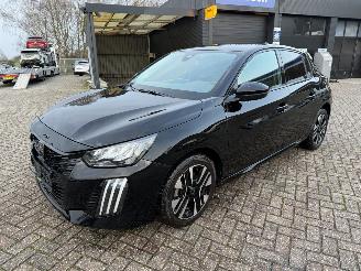 Damaged car Peugeot 208 1.2 -74 Kw Allure 2024/9