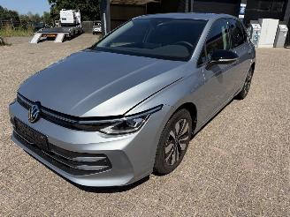 Voiture accidenté Volkswagen Golf 1.5. eTSI. 110 Kw DSG. Goal 2025/7
