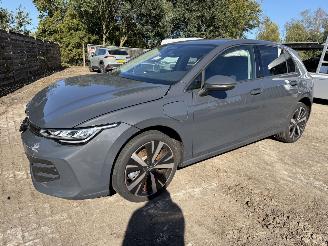 Voiture accidenté Volkswagen Golf 1.5 E-Hybride 2026/1