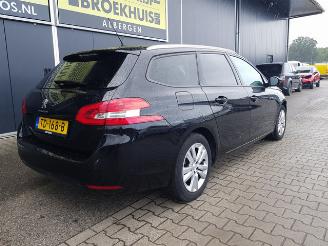 Peugeot 308 SW 1.2 PureTech Blue Lease Executive picture 8