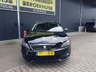 Peugeot 308 SW 1.2 PureTech Blue Lease Executive picture 3