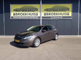 Schadeauto Peugeot 308 1.2 e-THP Blue Lease 2015/4