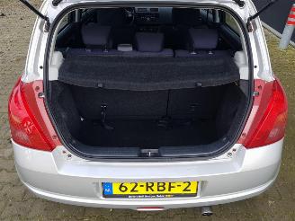 Suzuki Swift 1.3 GA picture 18
