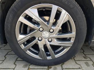 Peugeot 208 1.2 PureTech Active Pack picture 29