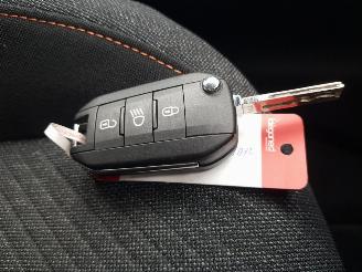 Peugeot 208 1.2 PureTech 100 Style picture 26