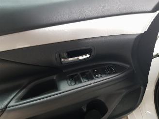 Mitsubishi Outlander 2.0 PHEV instyle picture 23