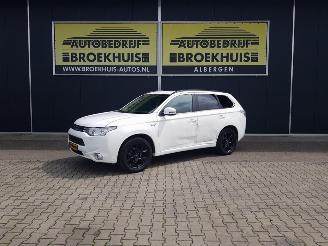 Damaged car Mitsubishi Outlander 2.0 PHEV instyle 2013/12