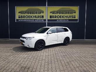 Coche accidentado Mitsubishi Outlander 2.0 PHEV instyle 2013/12