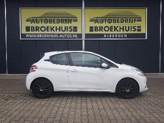 Peugeot 208 1.2 e-VTi Active AUTOMATIC picture 4