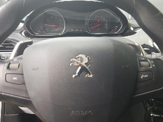 Peugeot 208 1.2 e-VTi Active AUTOMATIC picture 14