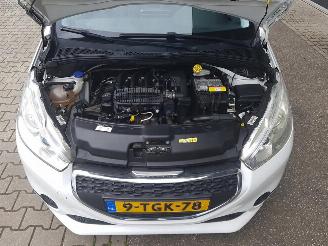 Peugeot 208 1.2 e-VTi Active AUTOMATIC picture 26