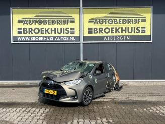 Coche siniestrado Toyota Yaris Yaris IV (P21/PA1/PH1), Hatchback, 2020 1.5 12V Hybrid 115 2023/5