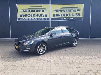 Voiture accidenté Volvo V-60 2.4 D6 AWD Plug-In Hybrid Summum 2013/12