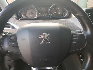 Peugeot 2008 1.2 VTi Allure Pack Premium Plus picture 24