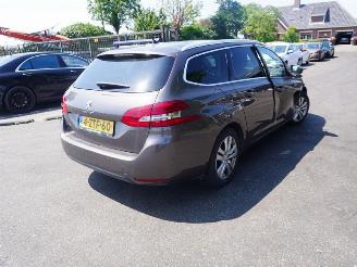 krockskadad bil auto Peugeot 308 SW 1.2 THP 2015/3