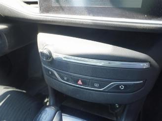 Peugeot 308 SW 1.2 THP picture 7